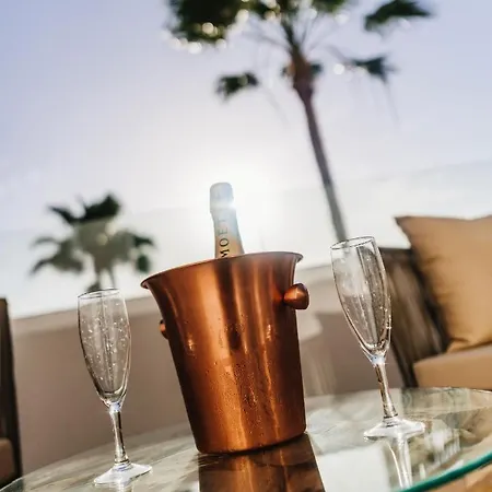 מלון דירות Ohasis Boutique 4*