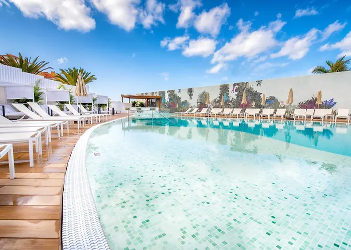 מלון דירות Ohasis Boutique ארונה